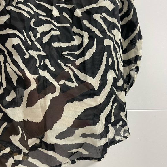 Very Sexy blouse it’s a little bit transparent - Picture 4 of 7